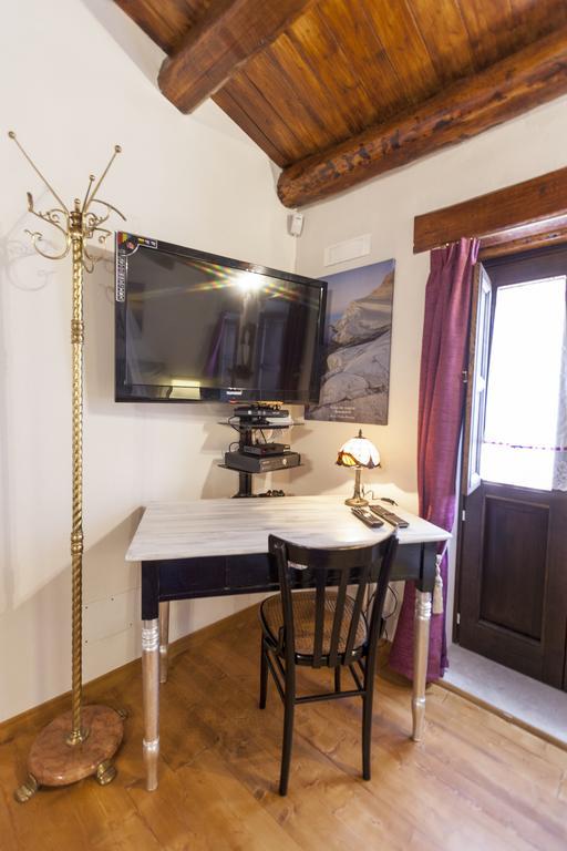 Ortigia Deluxe S.a.l. *