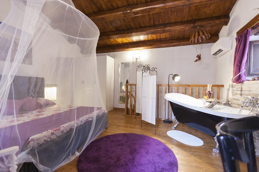 Ortigia Deluxe S.a.l. *